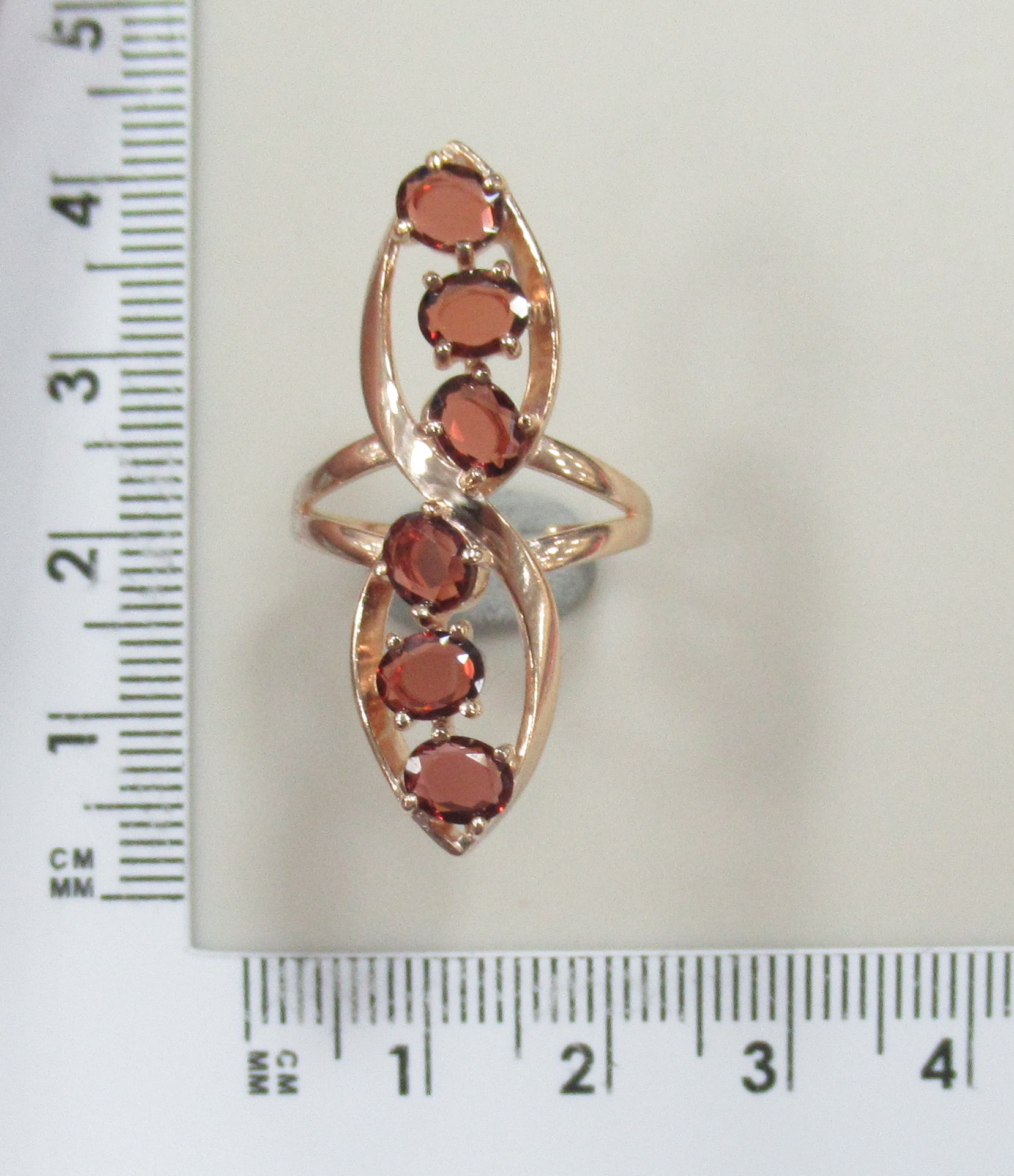 Серебряное кольцо с гранатами